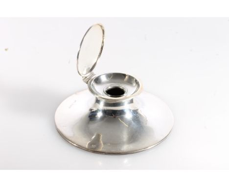 Edwardian silver inkwell of capstan form by A &amp; J Zimmerman Ltd (Arthur &amp; John Zimmerman), Birmingham 1905.