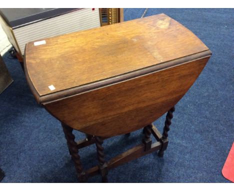 A small oak gate leg table. 