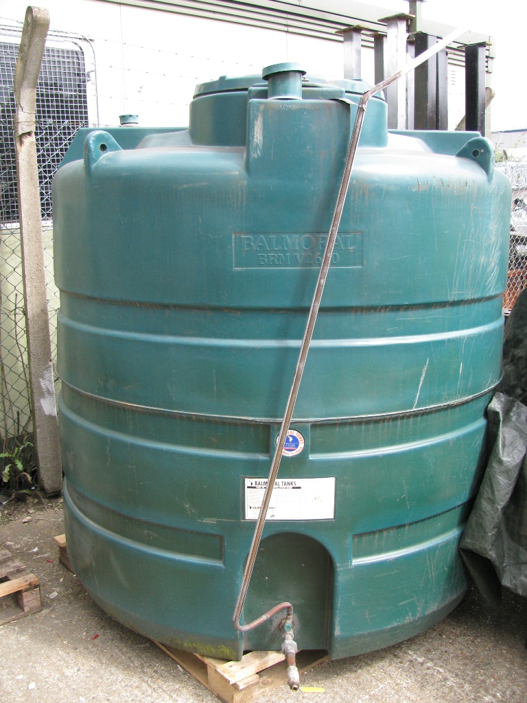 Oil storage tank Bunded Balmoral BRMV 2600 litre capacity Located
