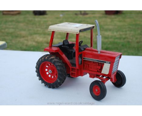 Model International 886 Tractor.
