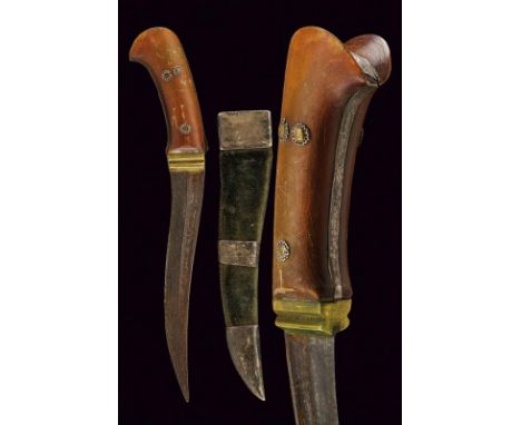 dating: Mid 19th Century provenance: India, Strong, curved, single-edged blade with deep groove on the back. Grip with horn g