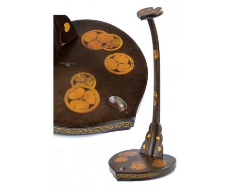 dating: i Period (1868-1912) provenance: Japan, Wooden. With heart-shaped base, vertical, curved support, provided with origi