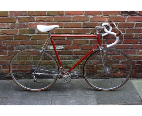 BILL WHITCOMB Road Race in red, Frame size:  23 ¾ C - T  seat tube. 23 ½ C - C top tube. Full chrome seat stays, chain stays 