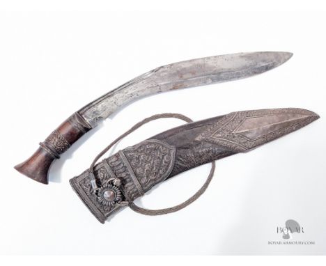 A SILVER MOUNTED KUKRI WITH INTRICATE DETAILS, 19TH CENTURY – We offer in-house shipping services for all items, both within 