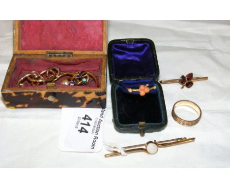 A 15ct gold opal brooch, coral ring, etc.