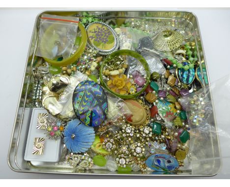 Costume jewellery including vintage 