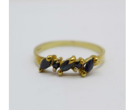 A 9ct gold and sapphire ring, 1.6g, Q 