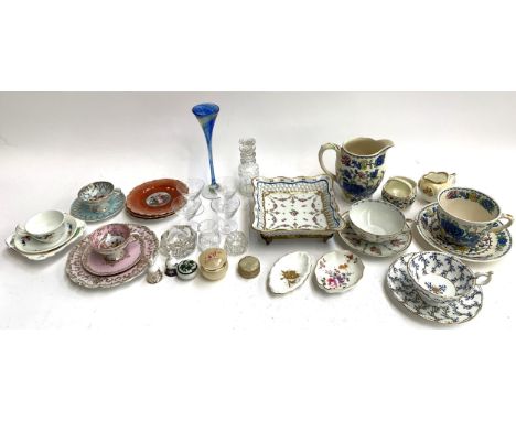 A mixed lot of ceramics to include a small Wedgwood pin dish with mark for Phillips's Ltd Mount Street London, a Royal Crown 