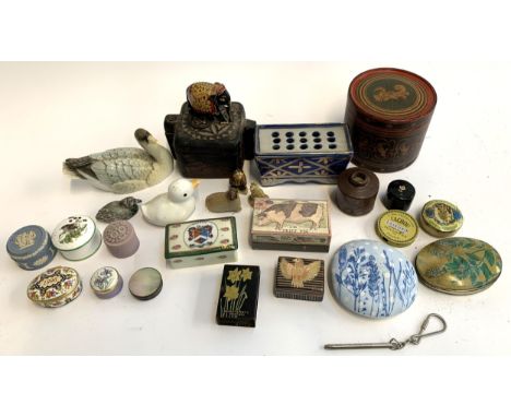A mixed lot to include Hutschenreuther duck (af), halcyon days 1996 trinket box, crummels enamel trinket box with iris design