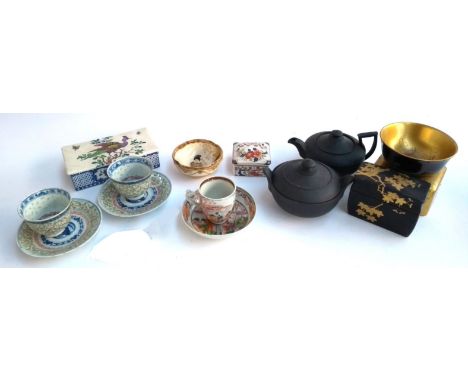 A mixed lot of ceramics, mainly oriental, to include Wedgwood basalt teapot and sugar bowl, Chinese rice ware teacups and sau