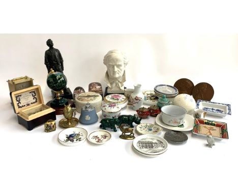 A mixed lot to include Peter Hicks resin figure, a Parian Wagner bust by Goebel, a 20th century Meissen pin dish, Hutschenreu