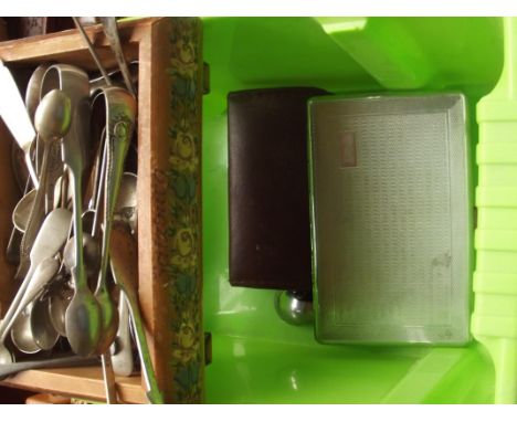 Assorted item to include cigarette case and plated ware