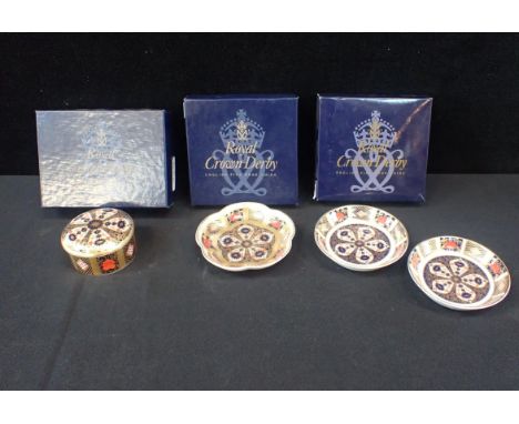 ROYAL CROWN DERBY: AN 'OLD IMARI' TRINKET BOX( boxed). a similar 1128 lobed dish (boxed), and two pin trays (with one box) (4