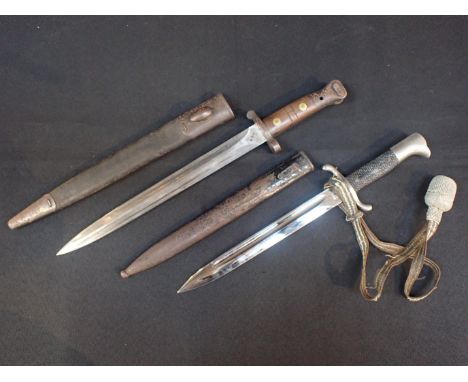 A BRITISH EFD BAYONET, BOER WAR PERIOD, MARKED 10 '9912 inch blade, with scabbard, and an Eickhorn, Solingen dress bayonet (2