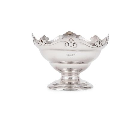 AN EDWARDIAN SILVER PEDESTAL BOWL WALKER & HALL, SHEFFIELD 1908 With a scroll border and on a circular moulded spreading pede