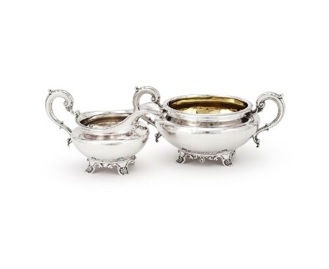 A WILLIAM IV SILVER CIRCULAR CREAM JUG AND SUGAR BOWL EDWARD, EDWARD JUNIOR, JOHN & WILLIAM BARNARD, LONDON 1831 The sugar bo