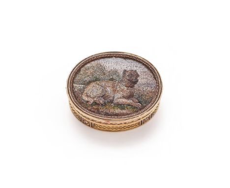 A FRENCH GOLD AND MICROMOSAIC OVAL VINAIGRETTE NICHOLAS-FRANCOIS DEMOGET, PARIS 1798 - 1809 The cover inset with a micromosai