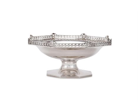 A SILVER OCTAGONAL PEDESTAL BOWL WALKER & HALL, SHEFFIELD 1927 With a pierced floral gallery and on an octagonal pedestal foo