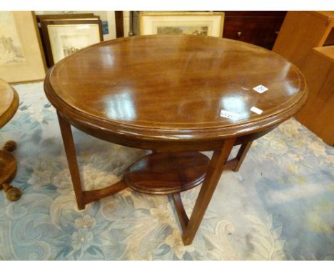 OAK OCCASIONAL TABLE. Small oak oval occasional table 