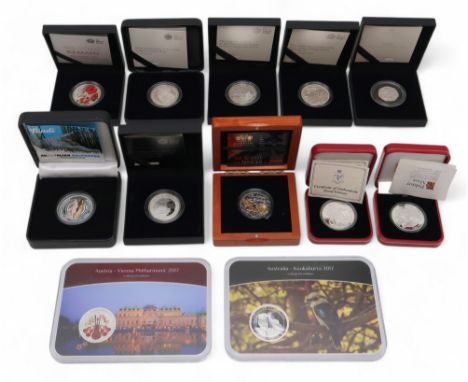 A lot comprising twelve 1 oz silver commemorative coins approximate weight 330 grams Condition Report:Available upon request