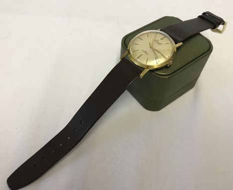 Vintage gents Accurist wind-up watch. In working order.  With champagne dial and brown leather strap. 