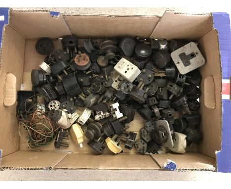 A box of vintage electrical plugs and fittings. To include Bakelite and wooden. 