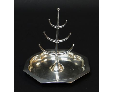GEORGE V SILVER TREE DESIGN RING STAND, CHESTER 1912, SYNYER & BEDDOES, 75gms, 2.4 troy oz.The height is 11cm’sPossible resto