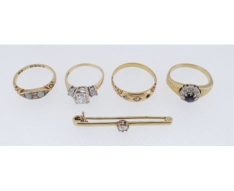 ASSORTED GOLD JEWELLERY TO INCLUDE DIAMOND SET BAR BROOCH, 18CT GOLD OPAL AND DIAMOND RING, 18ct gold sapphire and diamond cl