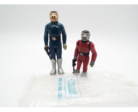 Star Wars, Kenner, LFL - Two loose vintage Kenner Star Wars figures. The lot includes a scarce Snaggletooth in blue from the 