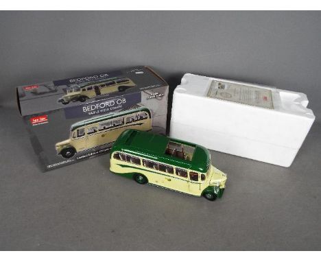 Sun Star - A boxed limited edition 1:24 scale Bedford OB in Southern National livery. # 5009.  It comes with a drivers mirror