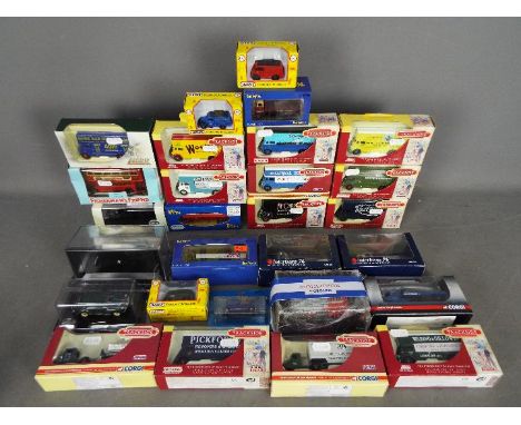 Britbus, Lledo, Oxford Diecast, Base Toys, Other - A boxed group of diecast vehicles in various scales. Lot includes Britbus 