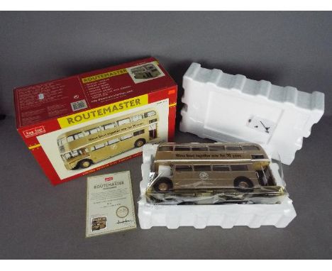 Sun Star - A limited edition London Transport Routemaster bus 50th Anniversary of London Transport in 1:24 scale. # 2911. Thi