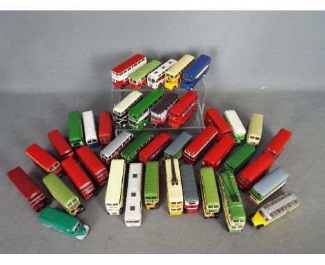 EFE, Corgi, Britbus, Other - An unboxed group of 40 diecast 1:76 scale model buses from various manufacturers. Lot includes B