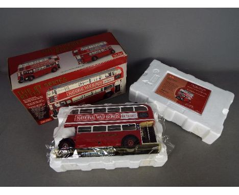 Sun Star - A limited edition London Transport RT bus in 1:24 scale. # 2920. This has a certificate to show its number 1054 of