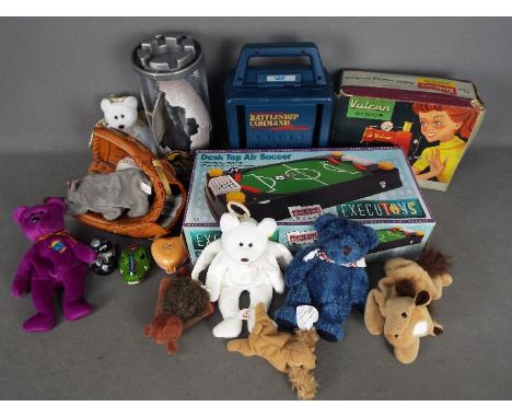 Vtech - Vulcan - Kenner - A mixed lot of toys including a boxed Vulcan Senior childs sewing machine, a Kenner Jurassic Park T