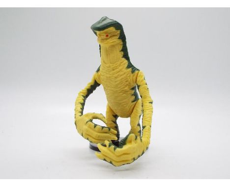 Star Wars, Kenner, LFL - A loose vintage Kenner Star Wars 'Power of the Force - Last 17' action figure Amanaman' . The figure