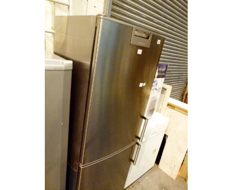 Siemens fridge freezer    CONDITION REPORT:  Item was recently working in vendors house but we do not comment on condition at