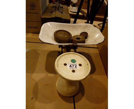 Metal and enamel kitchen scales 