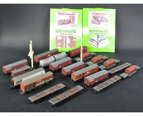 A collection of assorted 00 gauge model railway trainset locomotive rolling stock wagons to include; Hornby Ferry Vans, Bachm