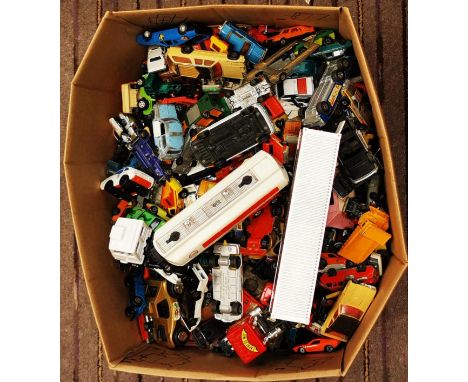 A large collection of approx 22kg of assorted loose diecast model cars, trucks and buses of various scales and makers to incl
