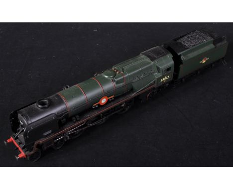 An original Hornby 00 gauge model railway trainset locomotive engine 35012 Class 8P British Railways Merchant Navy Class ' Un