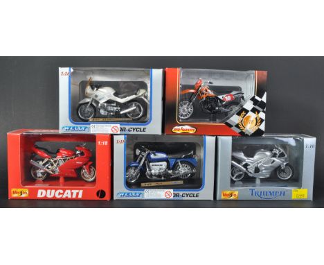 A collection of x5 assorted 1/18 scale diecast and plastic model motorcycles by makers Welly, Maisto and Majorette. Examples 