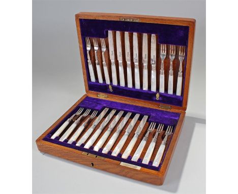 Cased Edwardian canteen set of silver fruit knife and forks, Sheffield 1908, maker JZ Barraclough & Sons -James Henry & Herbe