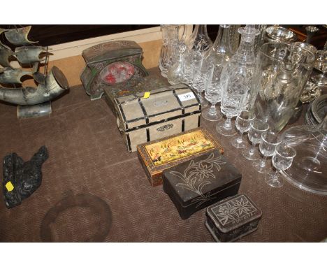 A quantity of various vintage tins and trinket boxes 