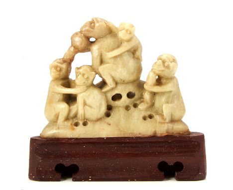 A CHINESE CARVED JADE MONKEY STATUE on a stone base, 10cm (h).