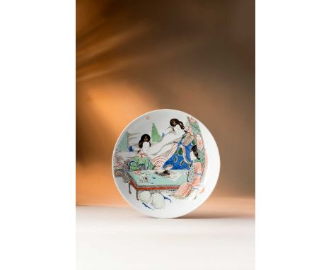 A LARGE CHINESE FAMILLE VERTE ‘LADIES’ DISHKANGXI 1662-1722Decorated in bright enamels and gilding with three ladies seated a