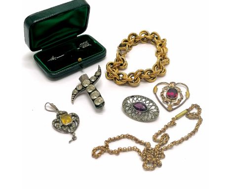 Qty of antique jewellery inc unmarked silver sword hilt posy holder, silver stone set pendant + brooch, silver stone set arro
