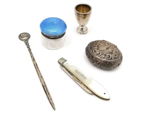 Qty of silver - 1928 Glen Gorse golf trophy (3.7cm high), oval snuff / pill lidded box, fruit knife with mother of pearl hand