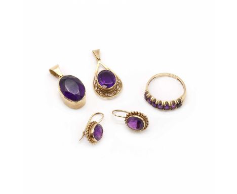 A small collection of 9ct gold amethyst jewellery,to include a 9ct gold amethyst pendant, with an oval mixed cut amethyst, ru