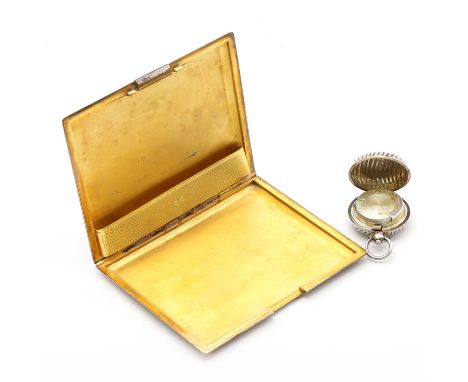 A late Victorian silver sprung sovereign case,a fluted case, with an internal sprung engine turned plate, to plain bow and bu